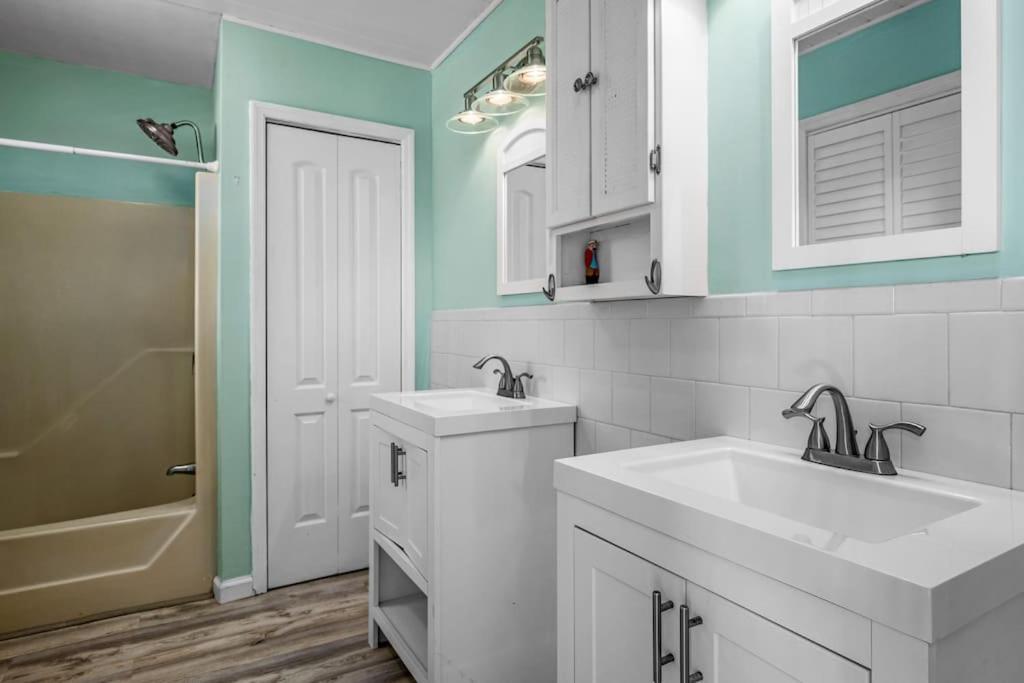 Villa Pool Haven Ocean View Oak Island Esterno foto